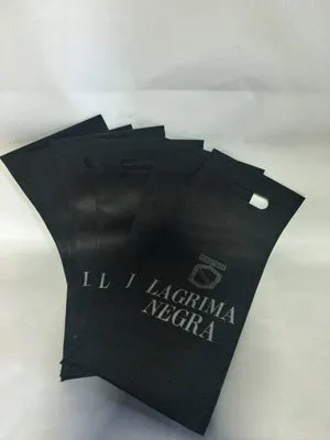 Bolsas de regalo negras con el logotipo de Lágrima Negra